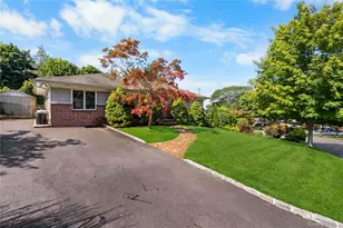 23 Charmian St, Huntington Station, NY 11746 - Photo 2