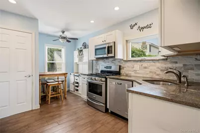 49 Devon Street, Malverne, NY 11565 - Photo 8