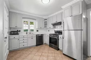 36 Pilgrim Dr, Port Chester, NY 10573 - Photo 8