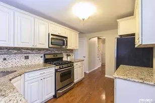 33 Michael Ln, New Hyde Park, NY 11040 - Photo 8