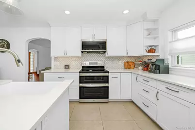 228 Van Cott Avenue, Farmingdale, NY 11735 - Photo 14