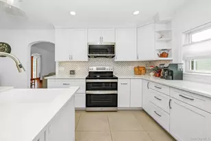 228 Vancott Ave, Farmingdale, NY 11735 - Photo 14