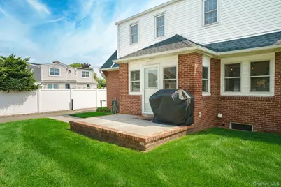 228 Van Cott Avenue, Farmingdale, NY 11735 - Photo 8