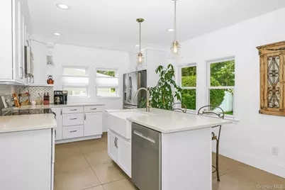 228 Van Cott Avenue, Farmingdale, NY 11735 - Photo 12