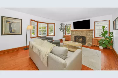 228 Van Cott Avenue, Farmingdale, NY 11735 - Photo 22
