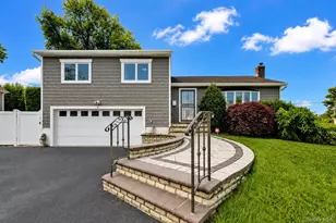 5 Cranberry Ln, Plainview, NY 11803 - Photo 2