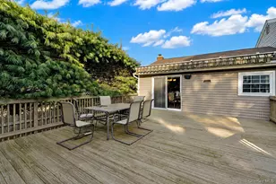 5 Cranberry Ln, Plainview, NY 11803 - Photo 24