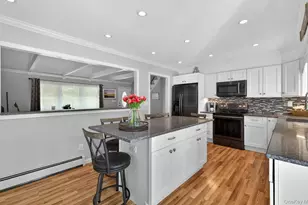 15 Bergen Ct, Huntington Station, NY 11746 - Photo 8