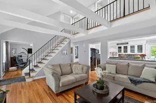 15 Bergen Ct, Huntington Station, NY 11746 - Photo 2