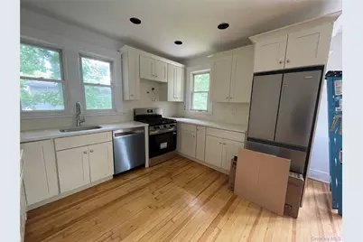 5 Titus Road #2, Glen Cove, NY 11542 - Photo 4