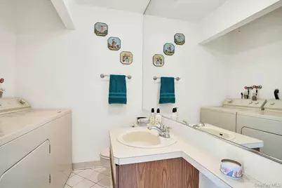 121 Scarlett Drive, Commack, NY 11725 - Photo 24