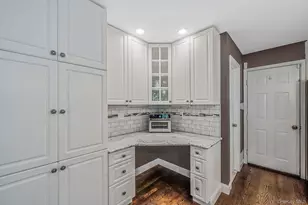 8 Old Orchard Ct, Rocky Point, NY 11778 - Photo 12