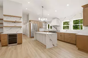 128 Bay Ave, Huntington, NY 11743 - Photo 10