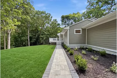 128 Bay Avenue, Huntington, NY 11743 - Photo 24