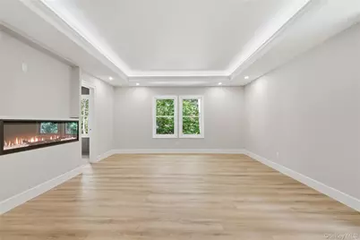 128 Bay Avenue, Huntington, NY 11743 - Photo 16