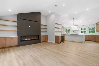 128 Bay Avenue, Huntington, NY 11743 - Photo 8