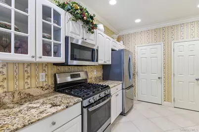 107 Kettles Lane, Medford, NY 11763 - Photo 14