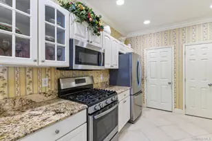 107 Kettles Ln, Medford, NY 11763 - Photo 14