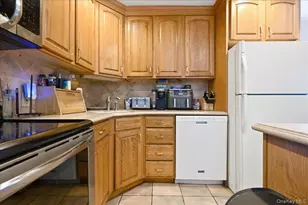 64 Bridle Ln, Hicksville, NY 11801 - Photo 10