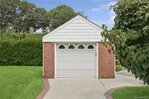 101 Lefferts Rd, Garden City, NY 11530 - Photo 30