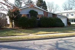 4 Brook Path, Plainview, NY 11803 - Photo 2