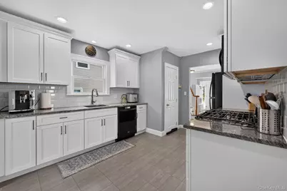 615 Briggs Street, Bellmore, NY 11710 - Photo 8