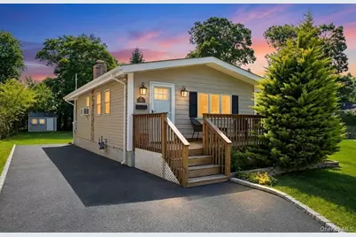65 Hawthorne Avenue, West Babylon, NY 11704 - Photo 2