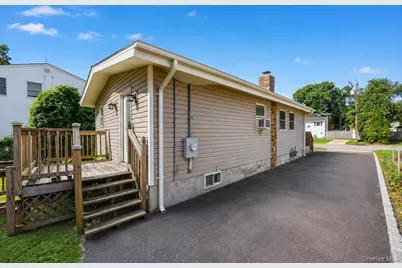 65 Hawthorne Avenue, West Babylon, NY 11704 - Photo 6