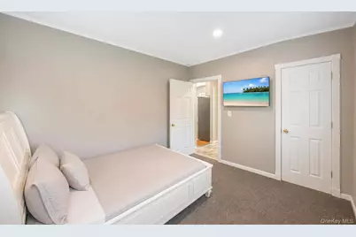 65 Hawthorne Avenue, West Babylon, NY 11704 - Photo 26