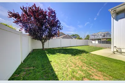 95 Irving Avenue, Freeport, NY 11520 - Photo 18