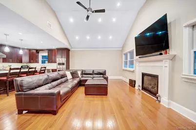 1125 Little Whaleneck Road, Merrick, NY 11566 - Photo 24
