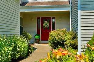202 Cinnamon Cir, Rhinebeck, NY 12572 - Photo 2