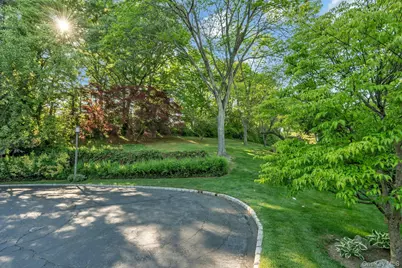 177 Gannet Court #Belaire, Manhasset, NY 11030 - Photo 2