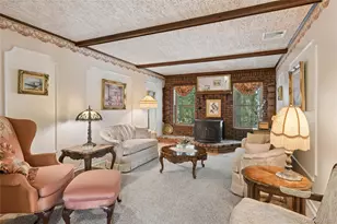 9 Grove Ave, Coram, NY 11727 - Photo 4