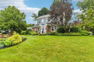 110 William St, East Williston, NY 11596 - Photo 2