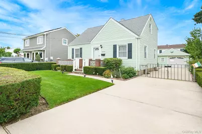 65 5th Street, New Hyde Park, NY 11040 - Photo 2