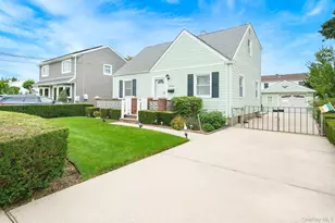 65 5th St, New Hyde Park, NY 11040 - Photo 2