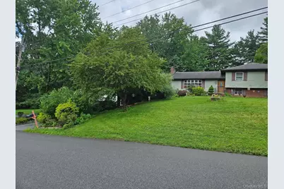 26 Monroe Drive, Poughkeepsie, NY 12601 - Photo 2