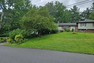 26 Monroe Dr, Poughkeepsie, NY 12601 - Photo 2