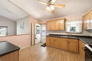 29 Penn Dr, Smithtown, NY 11787 - Photo 4