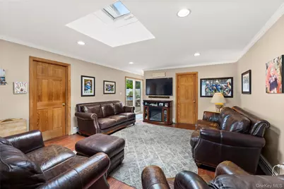 47 Cove Lane, Levittown, NY 11756 - Photo 6