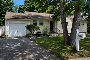 643 Jayne Blvd, Port Jefferson Station, NY 11776 - Photo 2