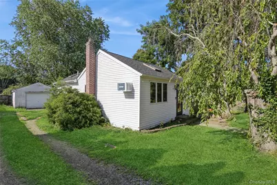 54 Pinelawn Avenue, Farmingville, NY 11738 - Photo 14