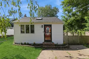 54 Pinelawn Ave, Farmingville, NY 11738 - Photo 2