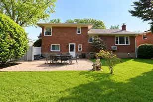 757 Leslie Ln, East Meadow, NY 11554 - Photo 20
