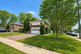 757 Leslie Ln, East Meadow, NY 11554 - Photo 2