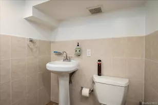 17 Piccadilly Downs, Lynbrook, NY 11563 - Photo 16