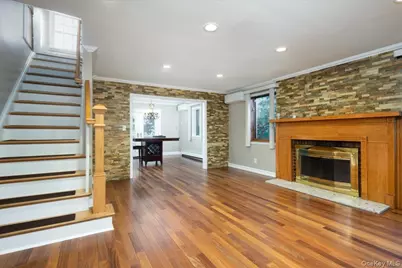 17 Piccadilly Downs, Lynbrook, NY 11563 - Photo 4