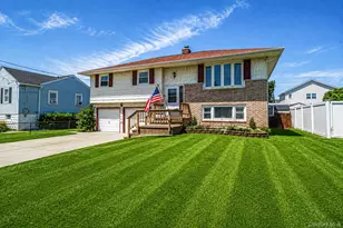 8 Wilson Pl, Lindenhurst, NY 11757 - Photo 2