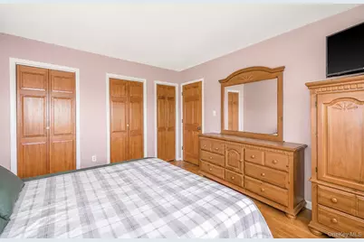 8 Wilson Place, Lindenhurst, NY 11757 - Photo 12